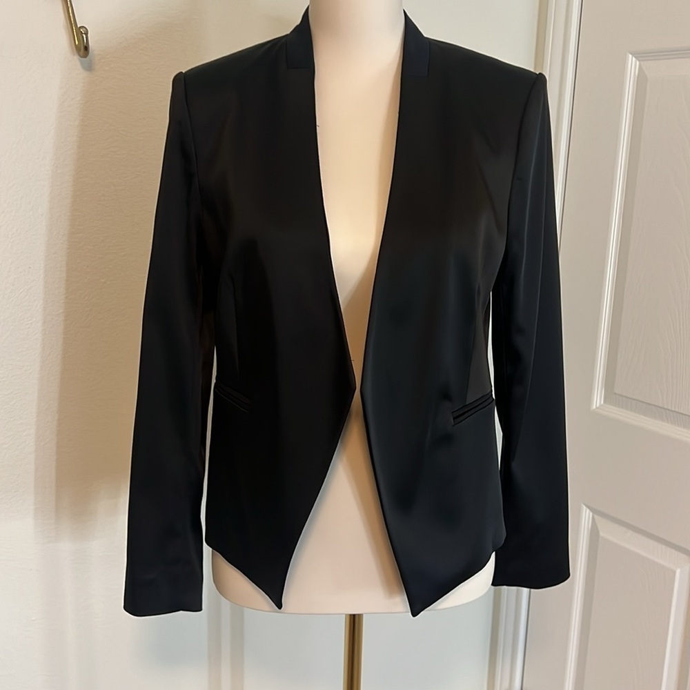 NYDJ Black Silky Tuxedo style open Front Blazer NWT size 4